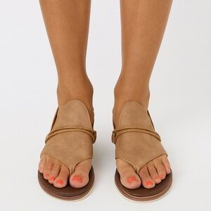 Roman-Inspired Tan Faux Leather Sandals – Size 8